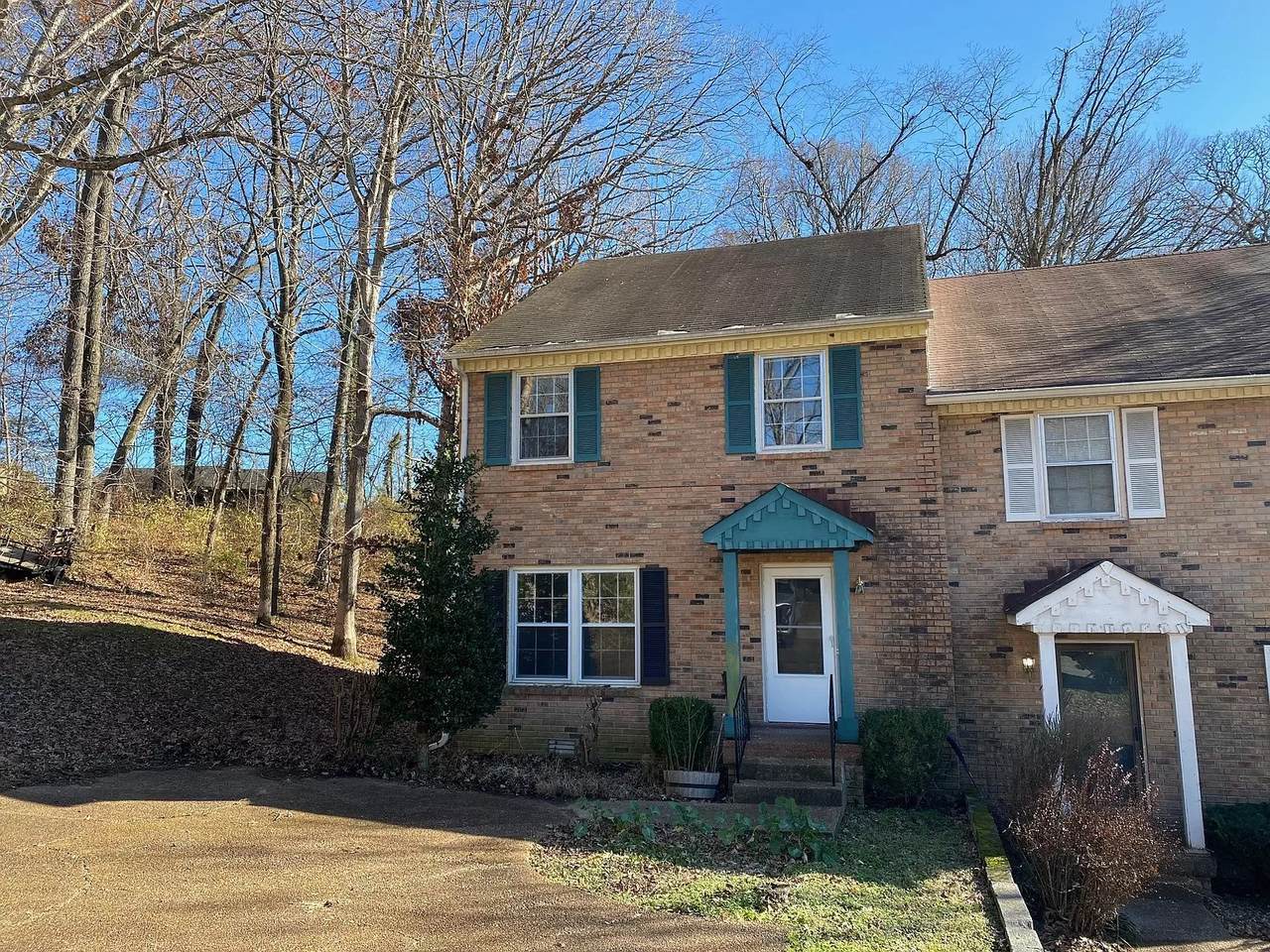 1030 Pleasant View Dr - Photo 1