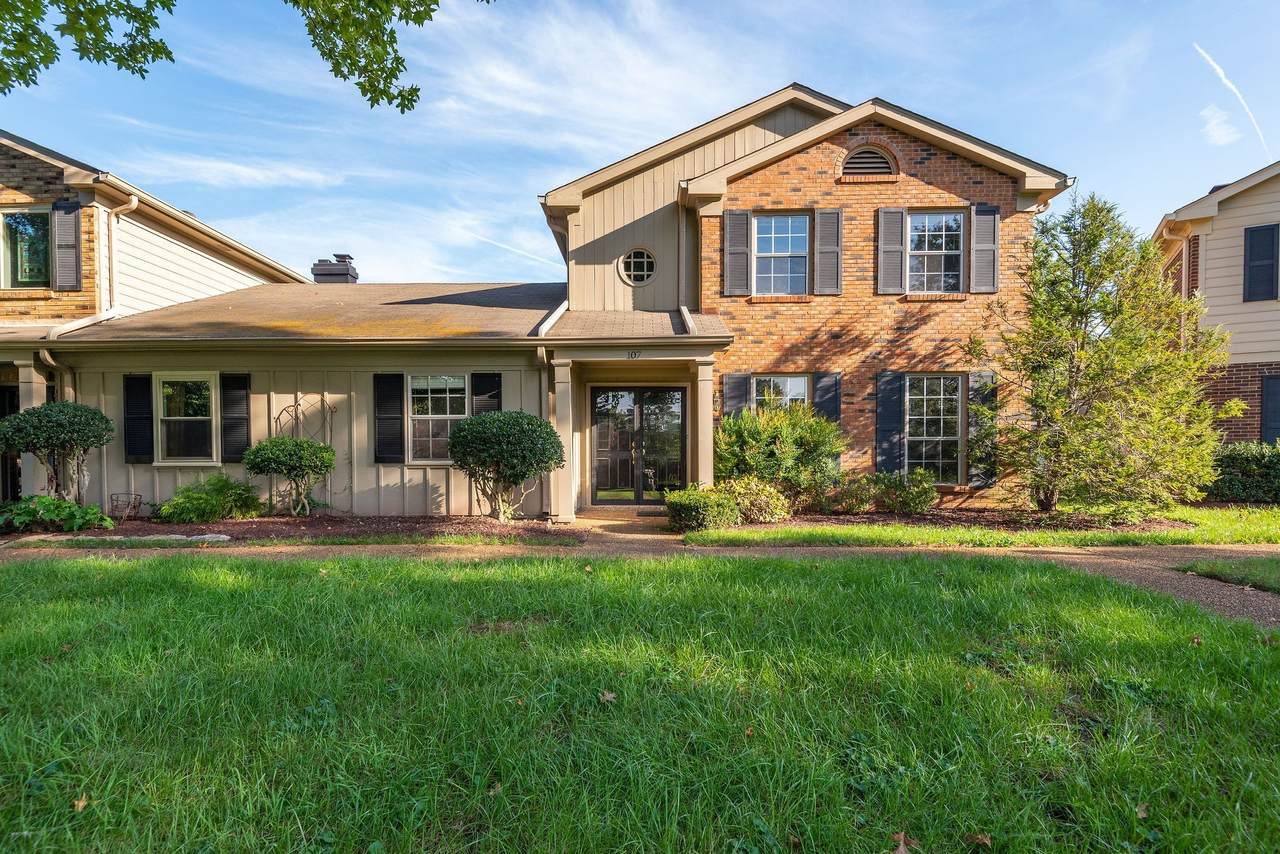 107 Boxwood Dr - Photo 1