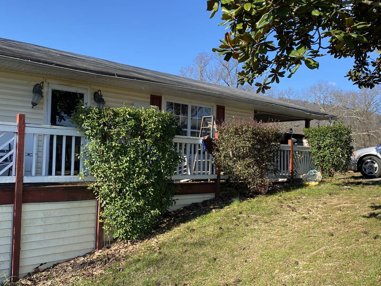 211 S Oak St - Photo 1