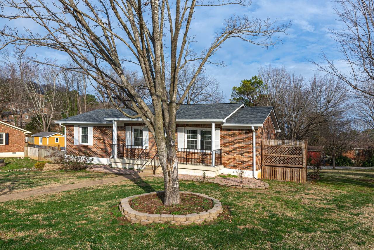 200 Birchwood Dr - Photo 1