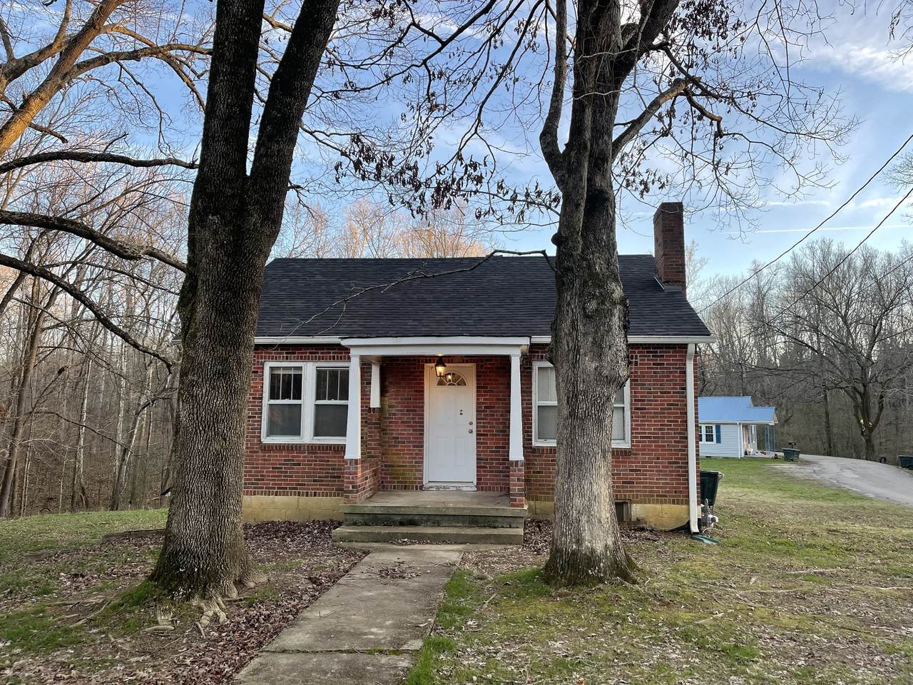 401 High Point Dr - Photo 1