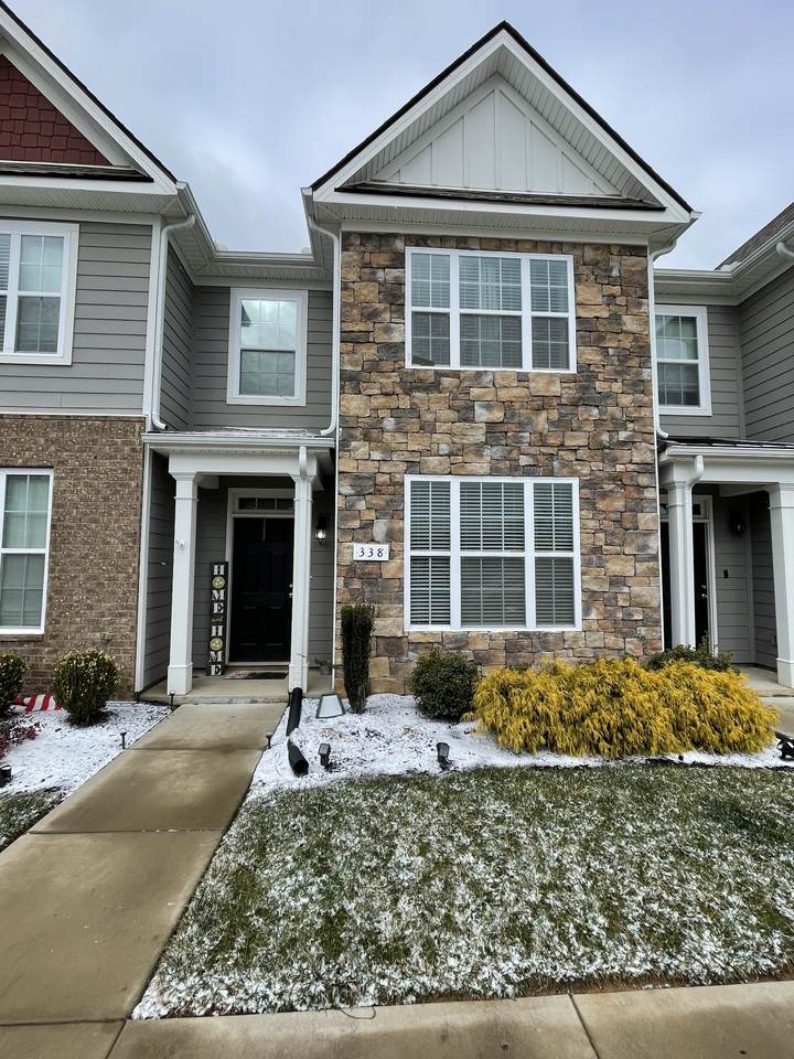 338 Manor Row - Photo 1