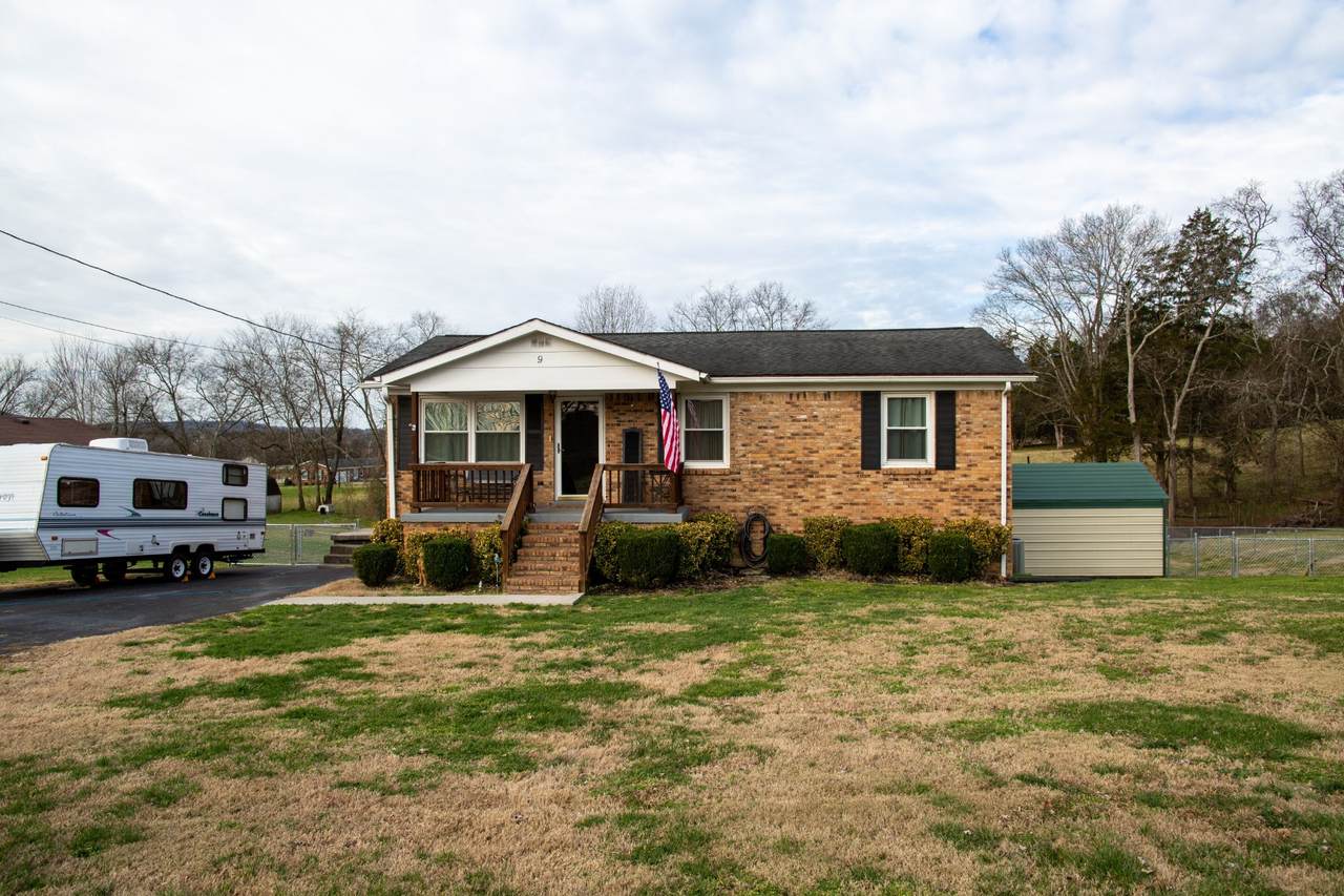 9 Roberts Ln - Photo 1