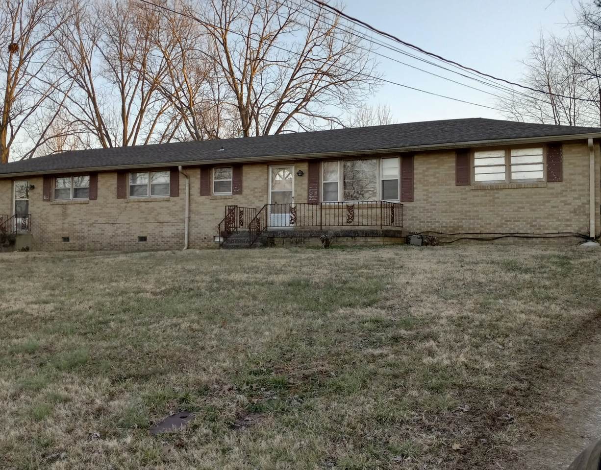 412 Oakdale Dr - Photo 1