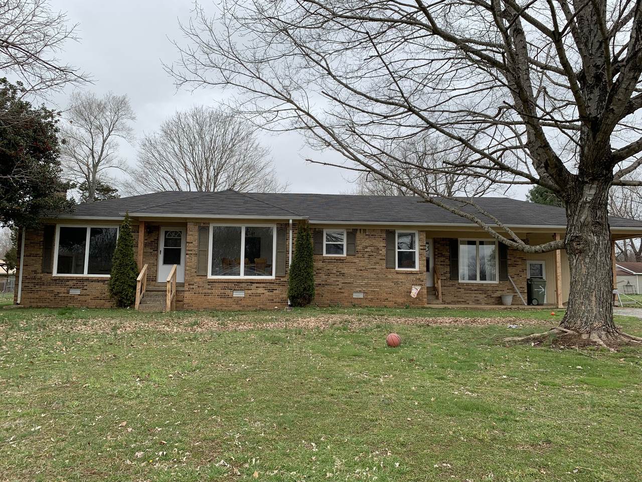 306 Susanne St - Photo 1