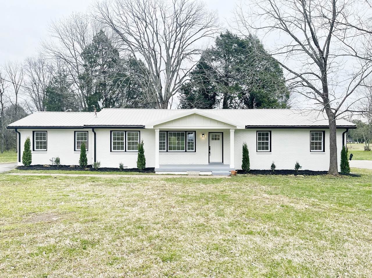 213 Dogwood Dr - Photo 1