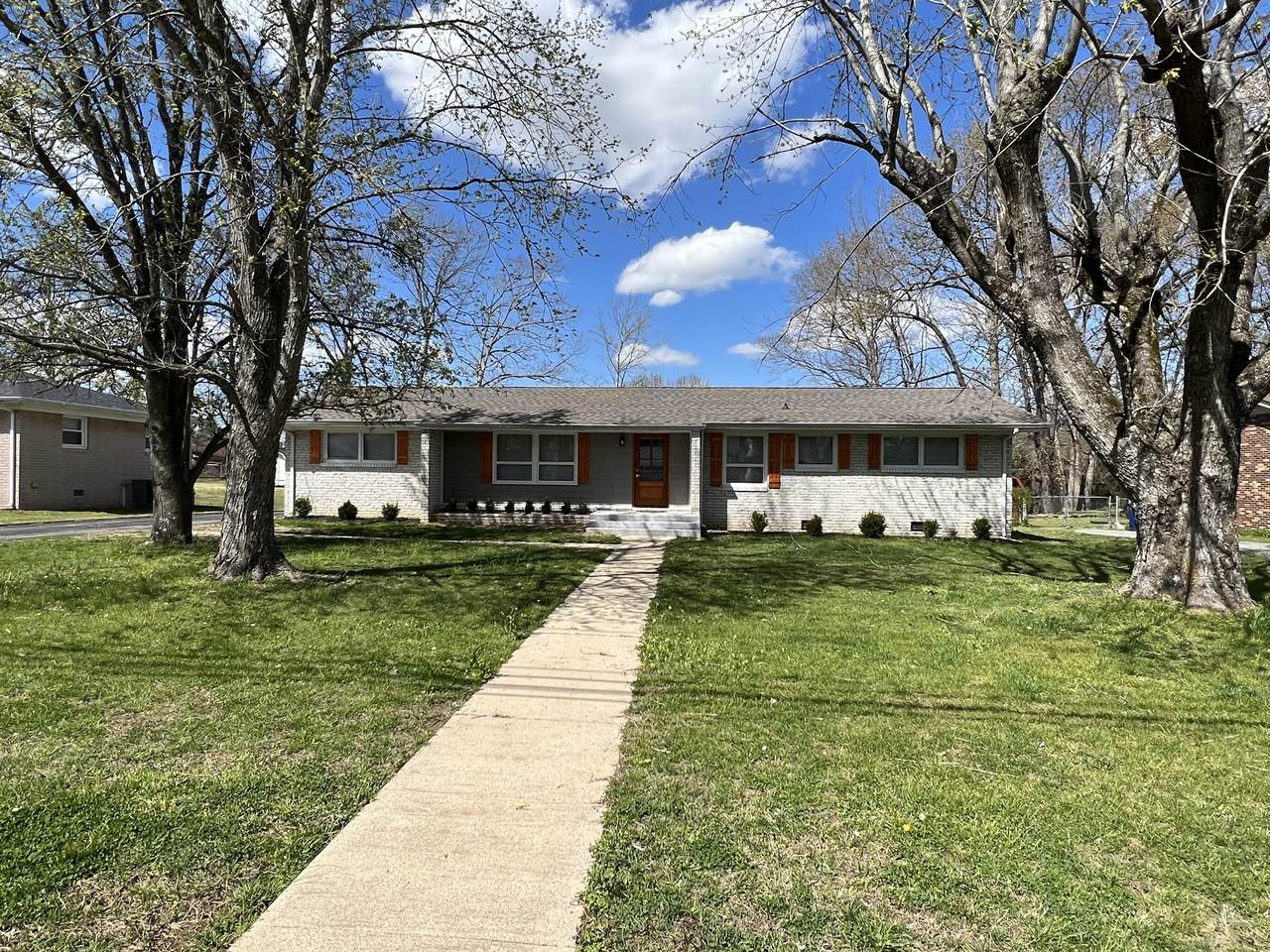 305 Blue Ribbon Pkwy - Photo 1