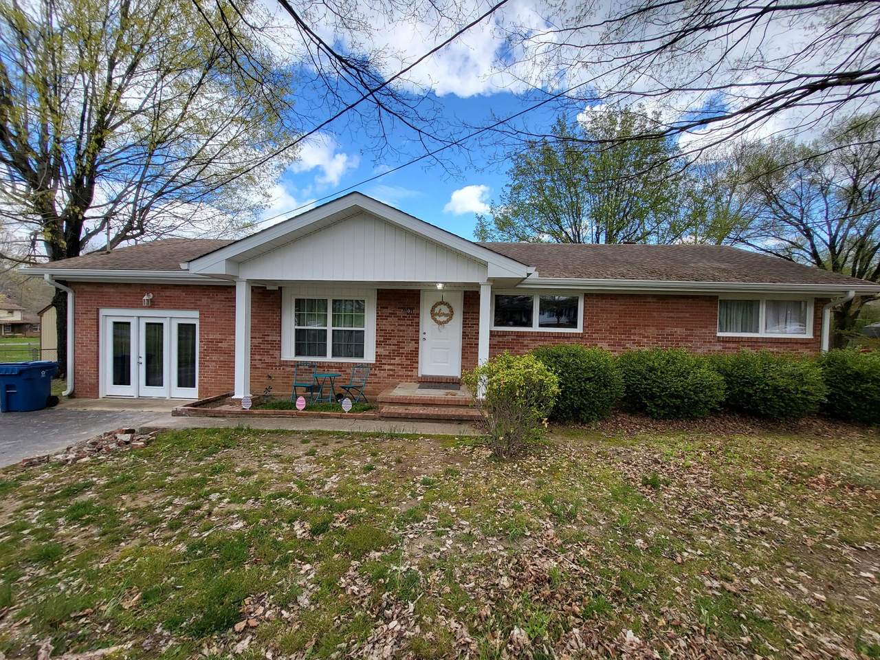 1101 Mccormick St - Photo 1