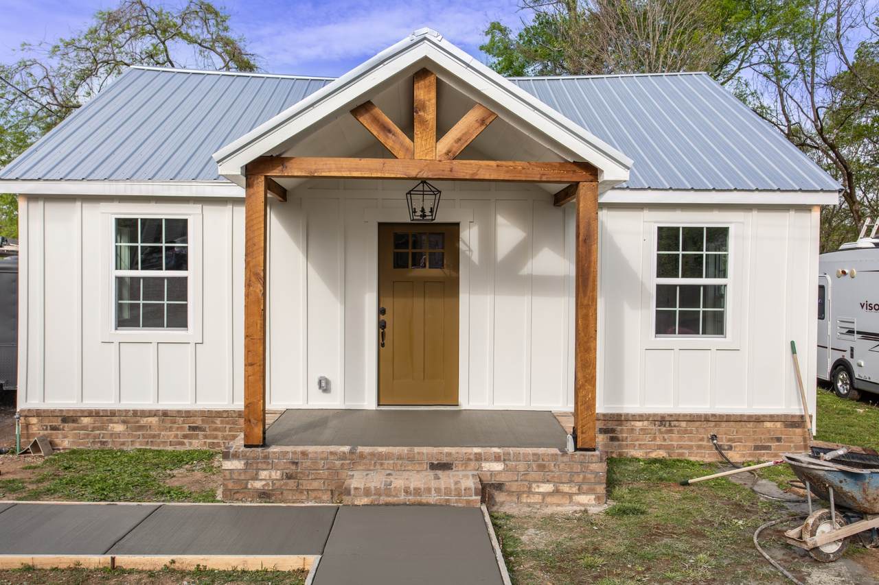 119 Oak St - Photo 1