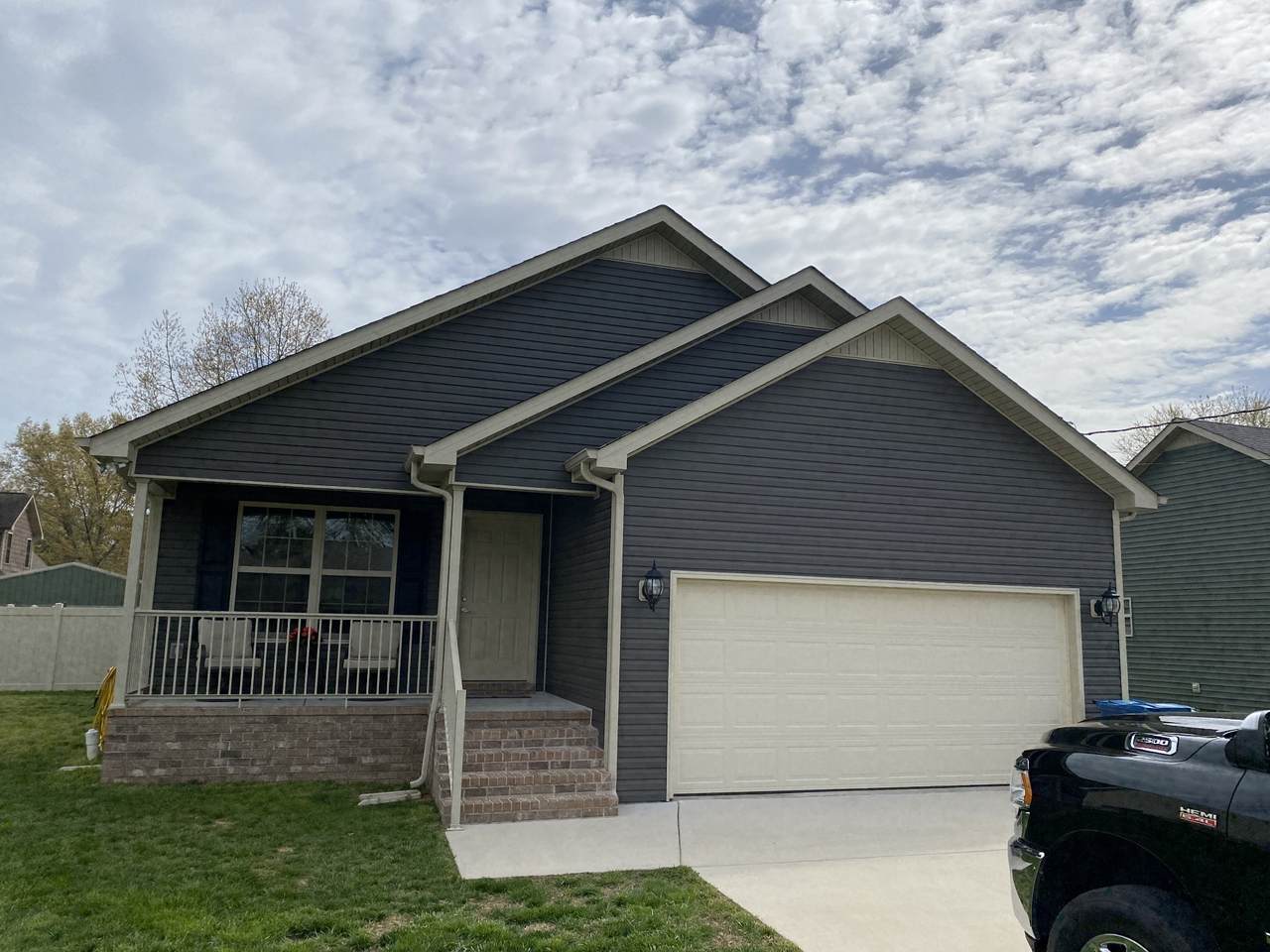 259 Amelia Dr - Photo 1