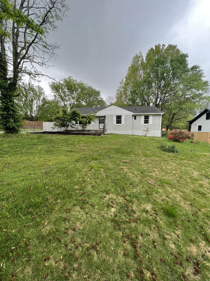 103 S Laurel Cir - Photo 1