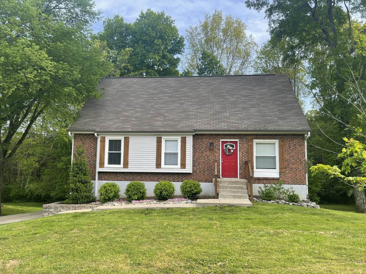 154 Lucy Dr - Photo 1