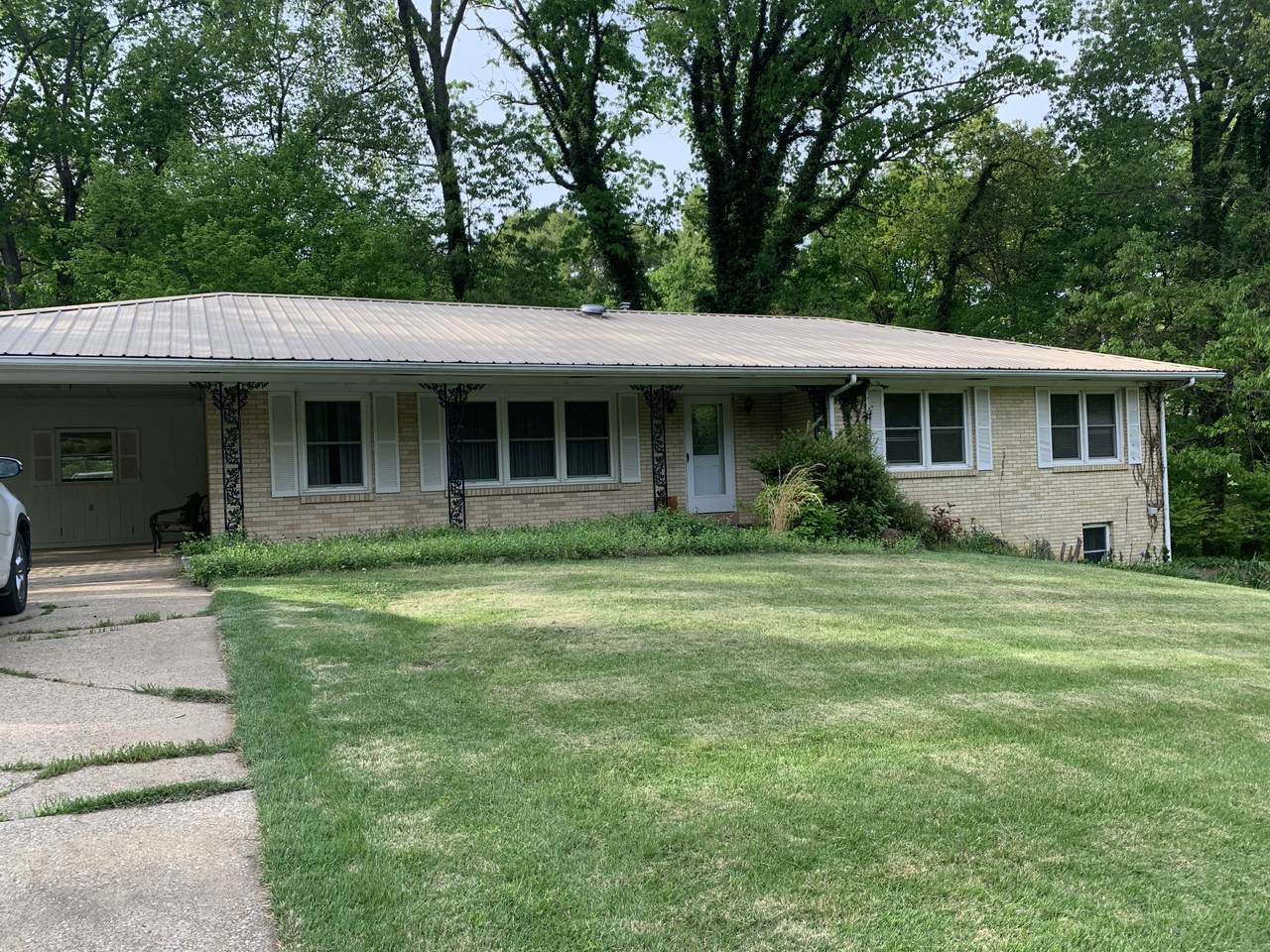 313 Castle Ln - Photo 1