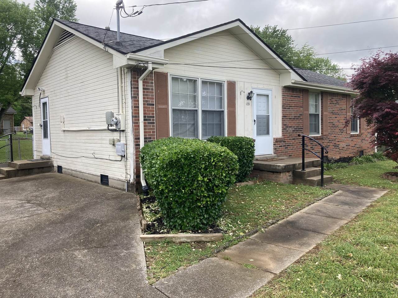 1902 Roan Dr - Photo 1