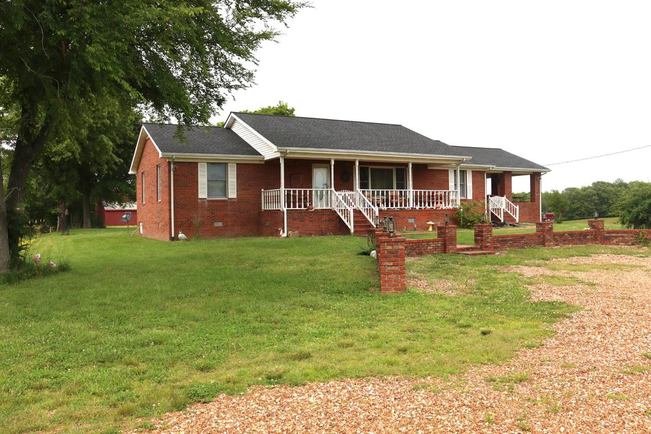 675 Beecham Ln - Photo 1