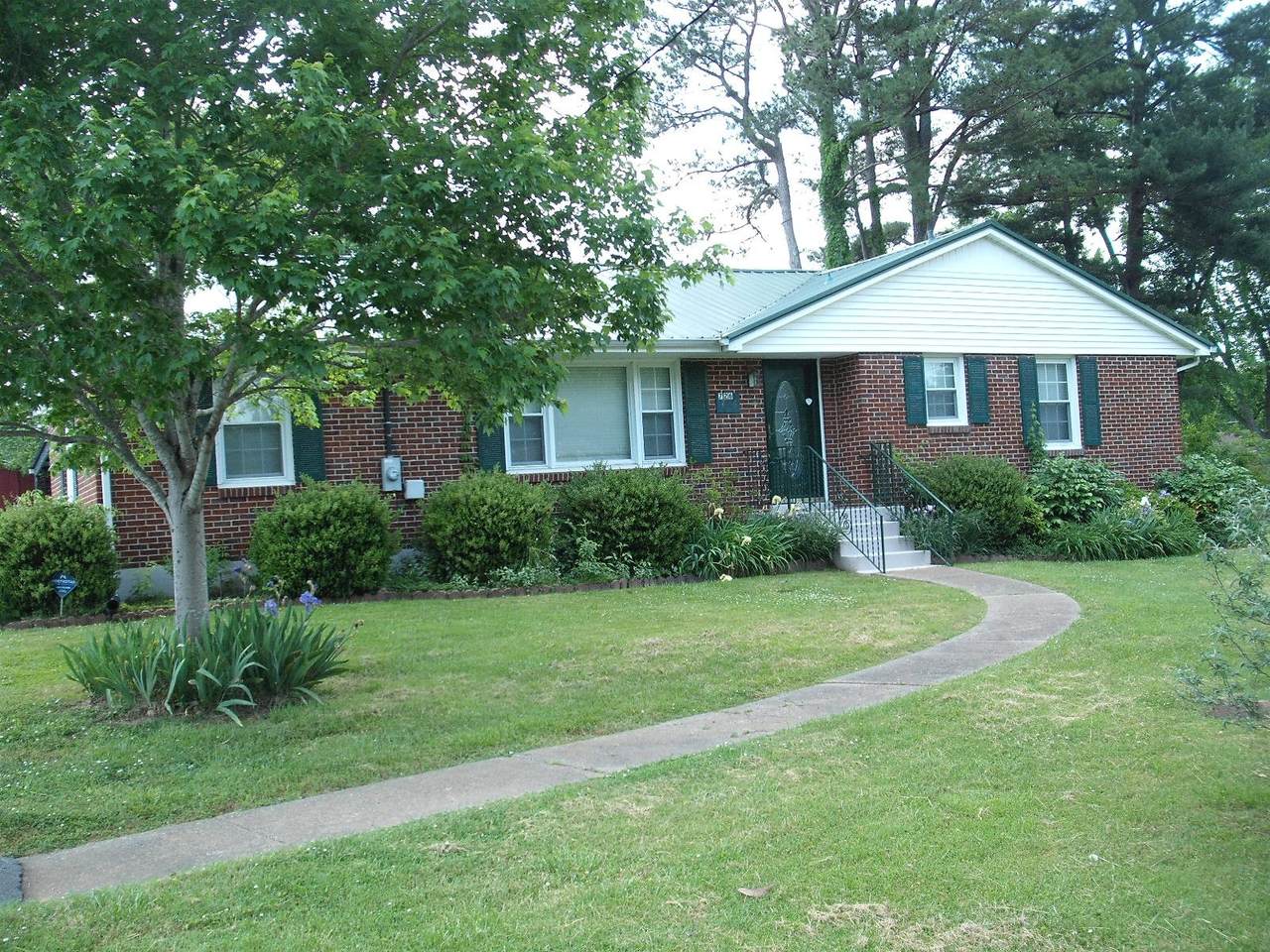 726 Fairlane Dr - Photo 1