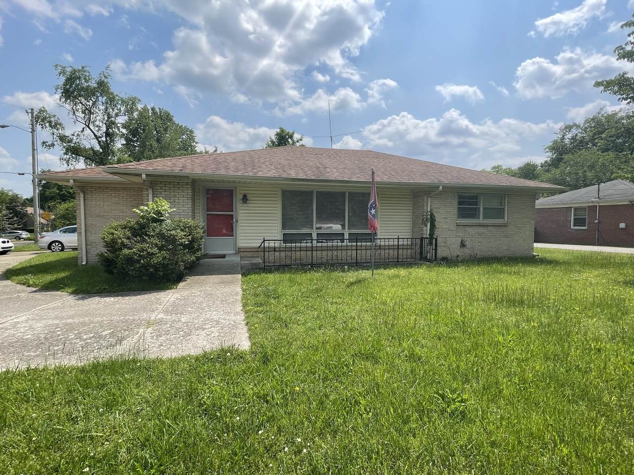 222 E Clark Blvd - Photo 1