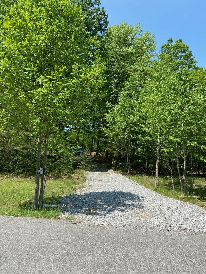 202 Sunset Rd - Photo 1