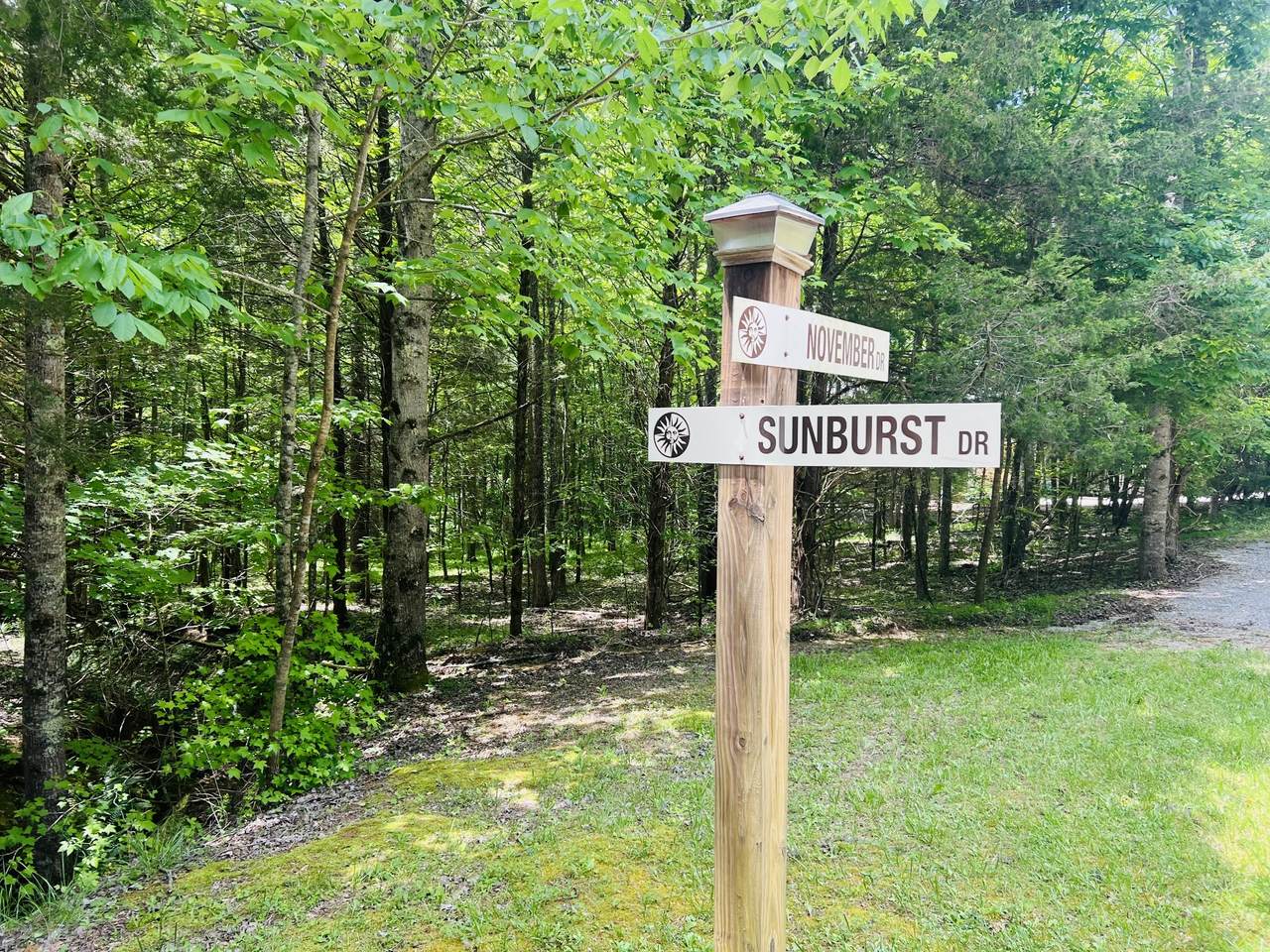 724 Sunburst Dr - Photo 1