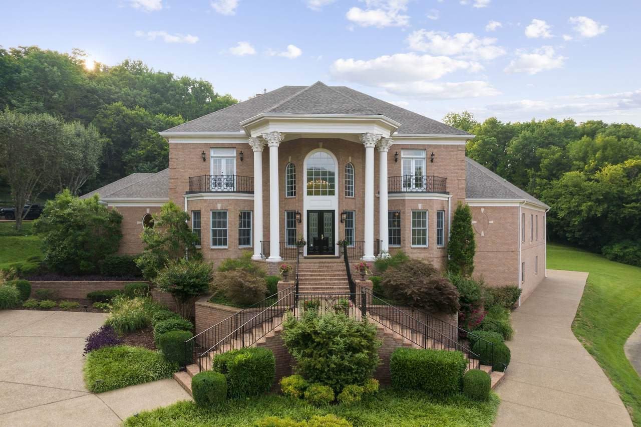 17 Castlewood Ct - Photo 1