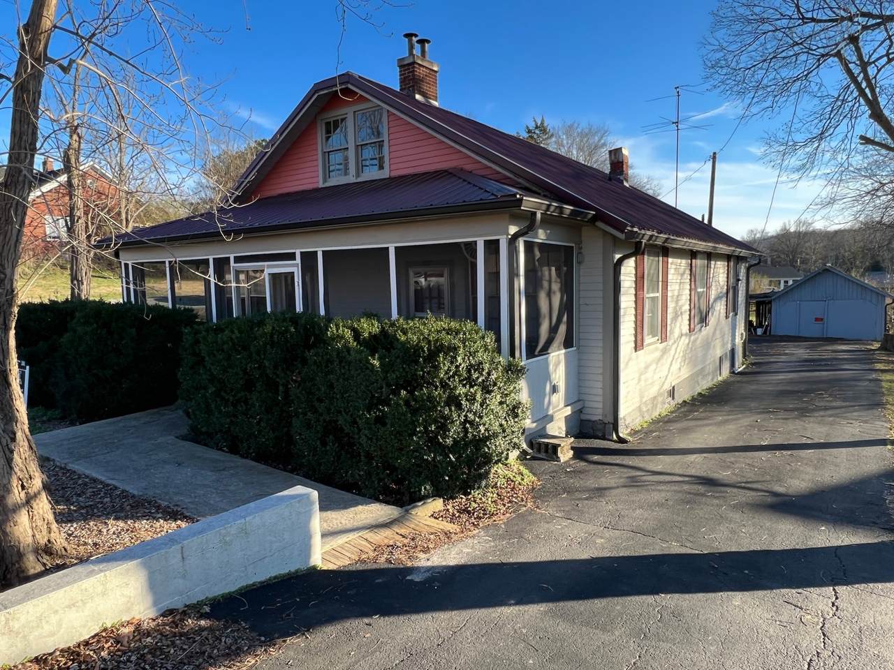 307 W High St - Photo 1