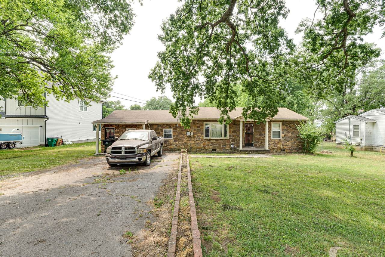 577 Green Ln - Photo 1