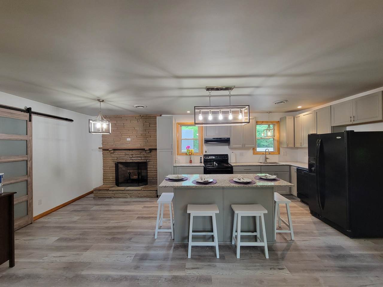 2317 Tinnin Rd - Photo 1
