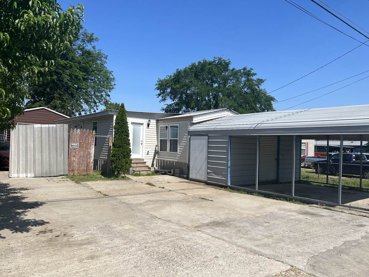 715 Willowview Dr - Photo 1