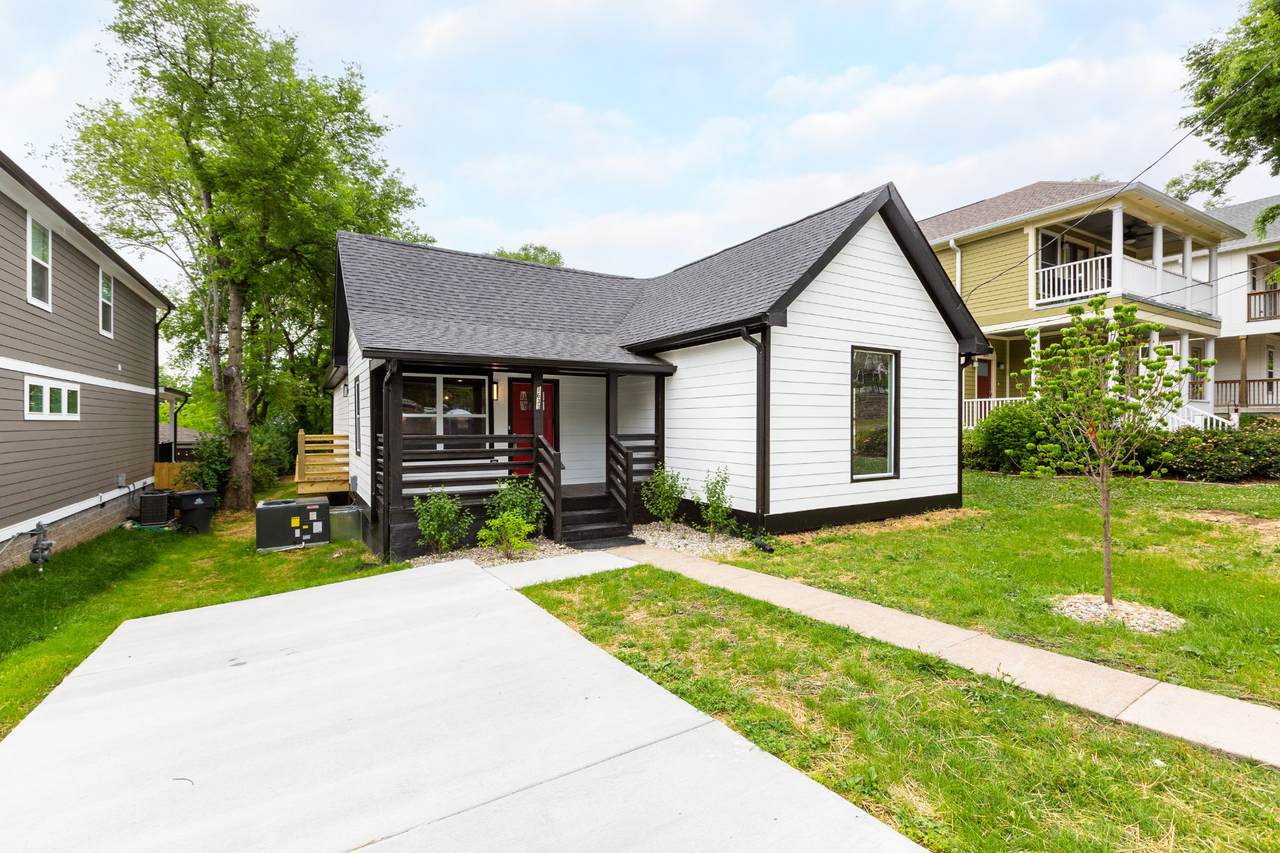 1633 11th Ave - Photo 1
