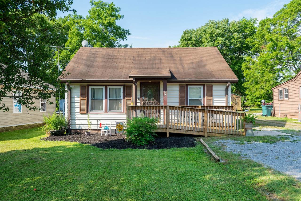 203 W Adams Ave - Photo 1