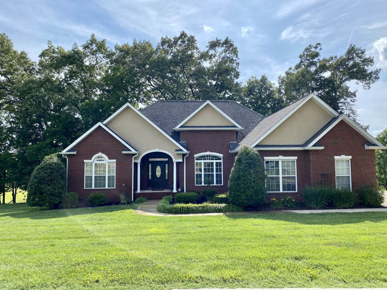 620 Longstreet Dr - Photo 1
