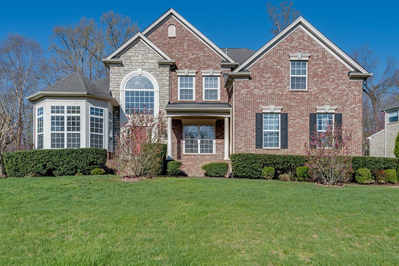 1077 Walnut Bend Ln - Photo 1