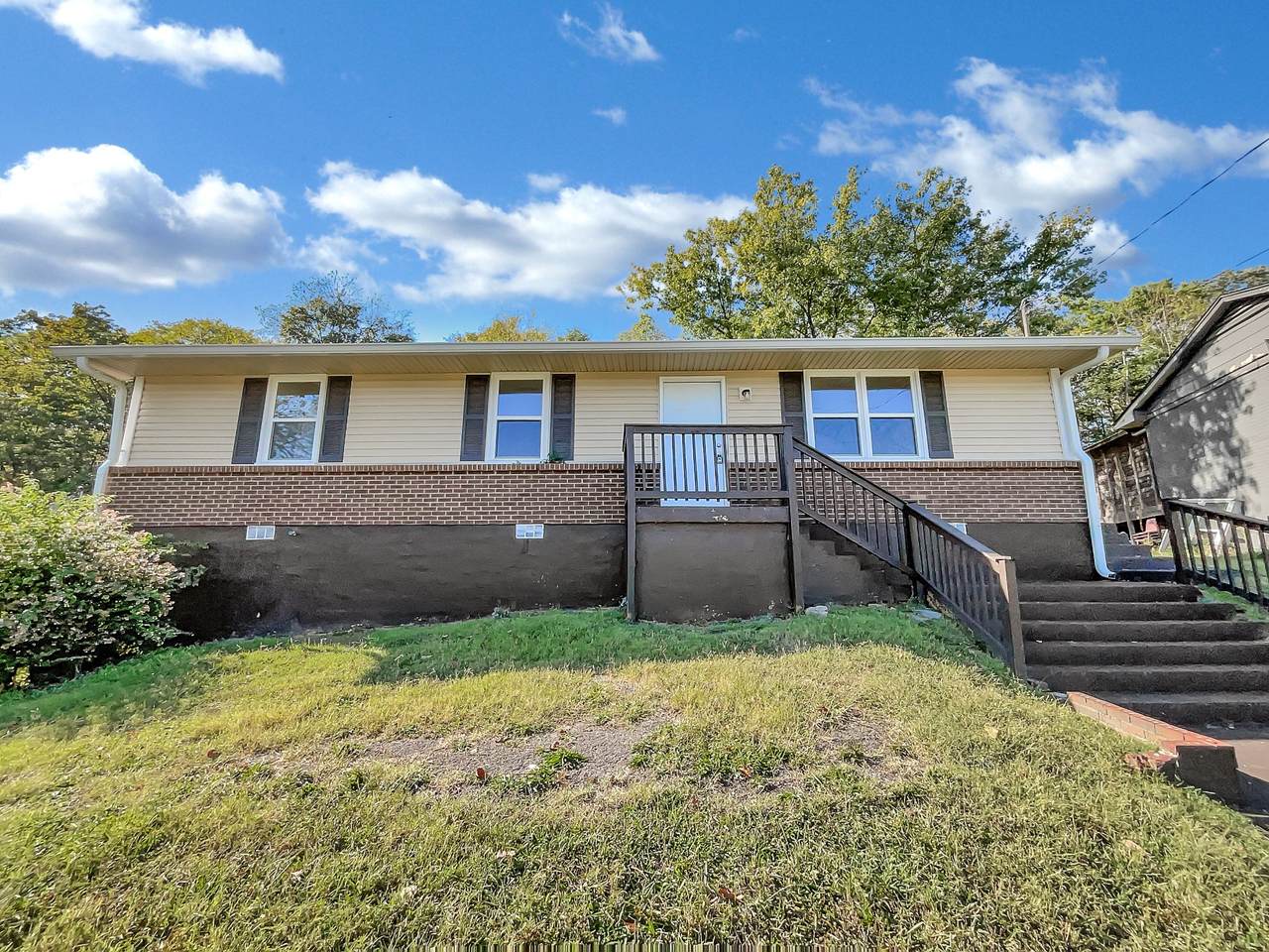2614 Bethwood Dr - Photo 1