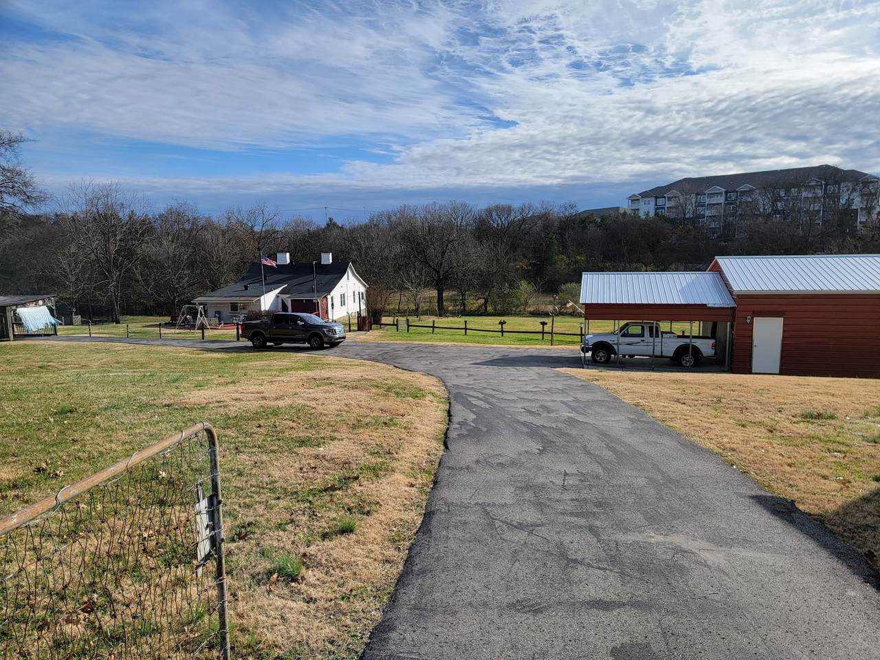 5550 Mount View Rd - Photo 1
