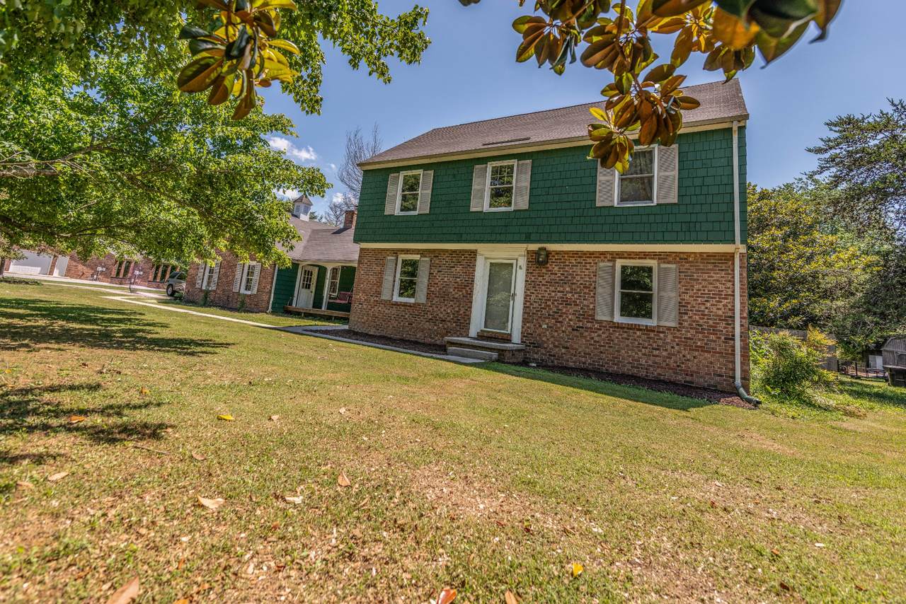 1204 Country Club Dr - Photo 1