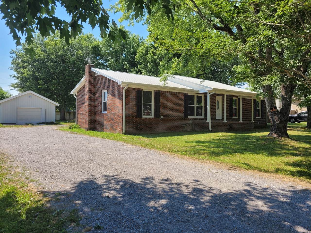 795 Parkway Dr - Photo 1