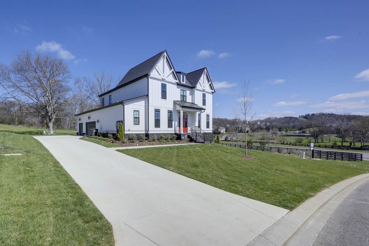 7001 Vineyard Valley Dr - Photo 1