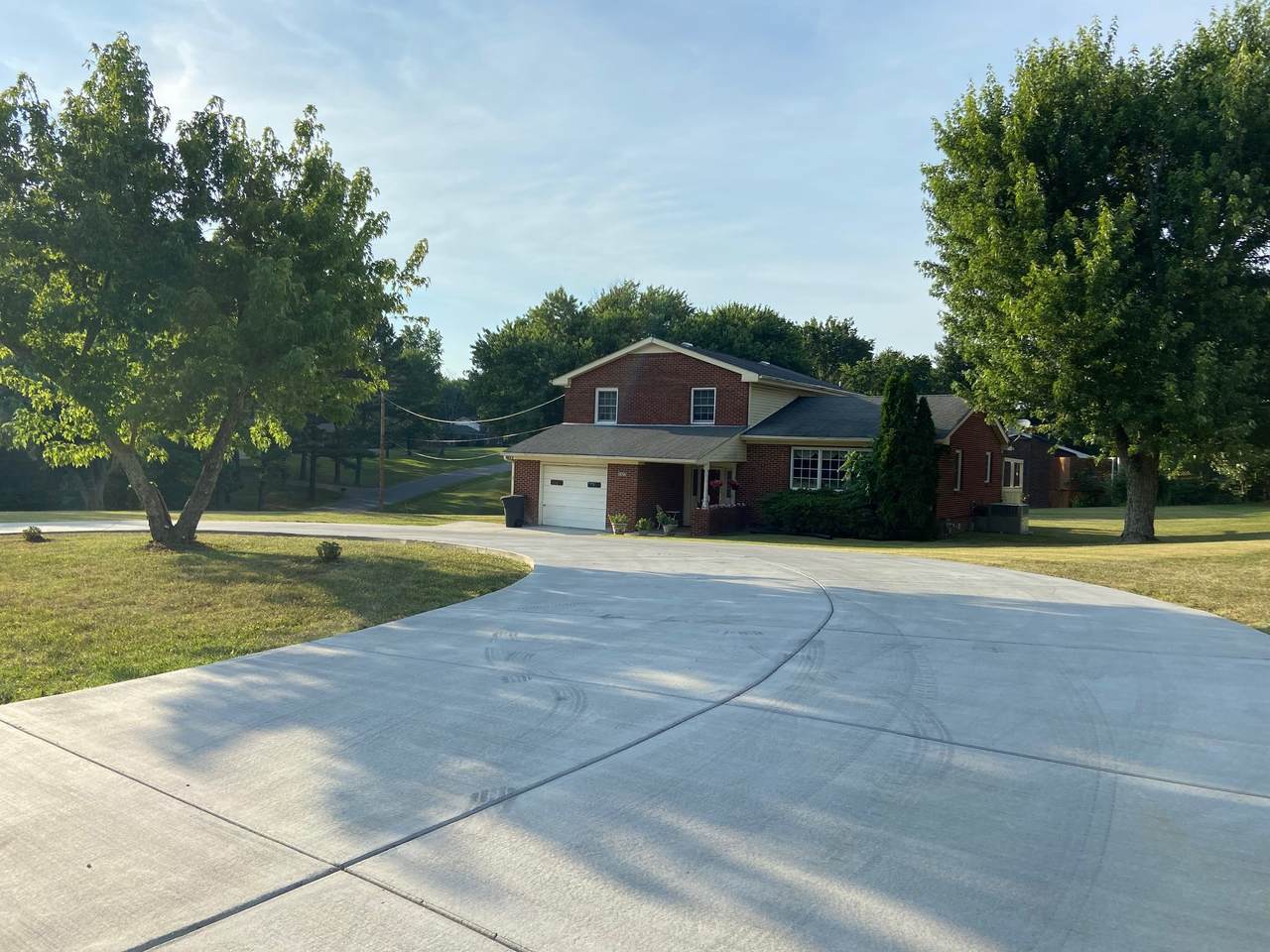2425 Barwood Dr - Photo 1