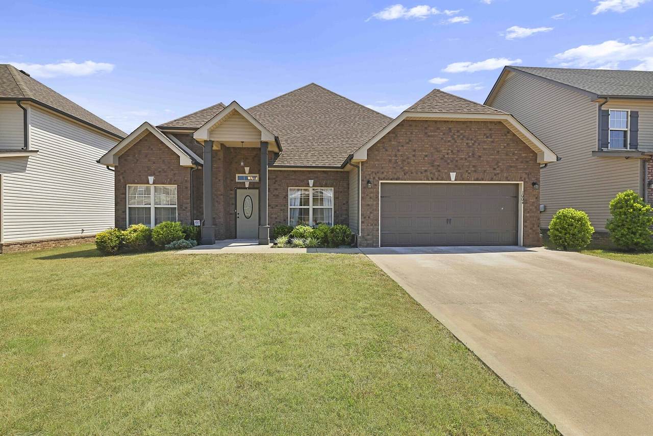 1004 Thrasher Dr - Photo 1