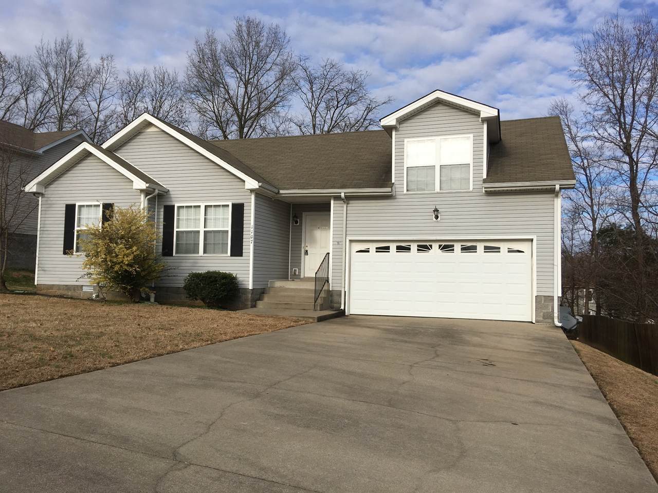 1107 Gunpoint Dr - Photo 1