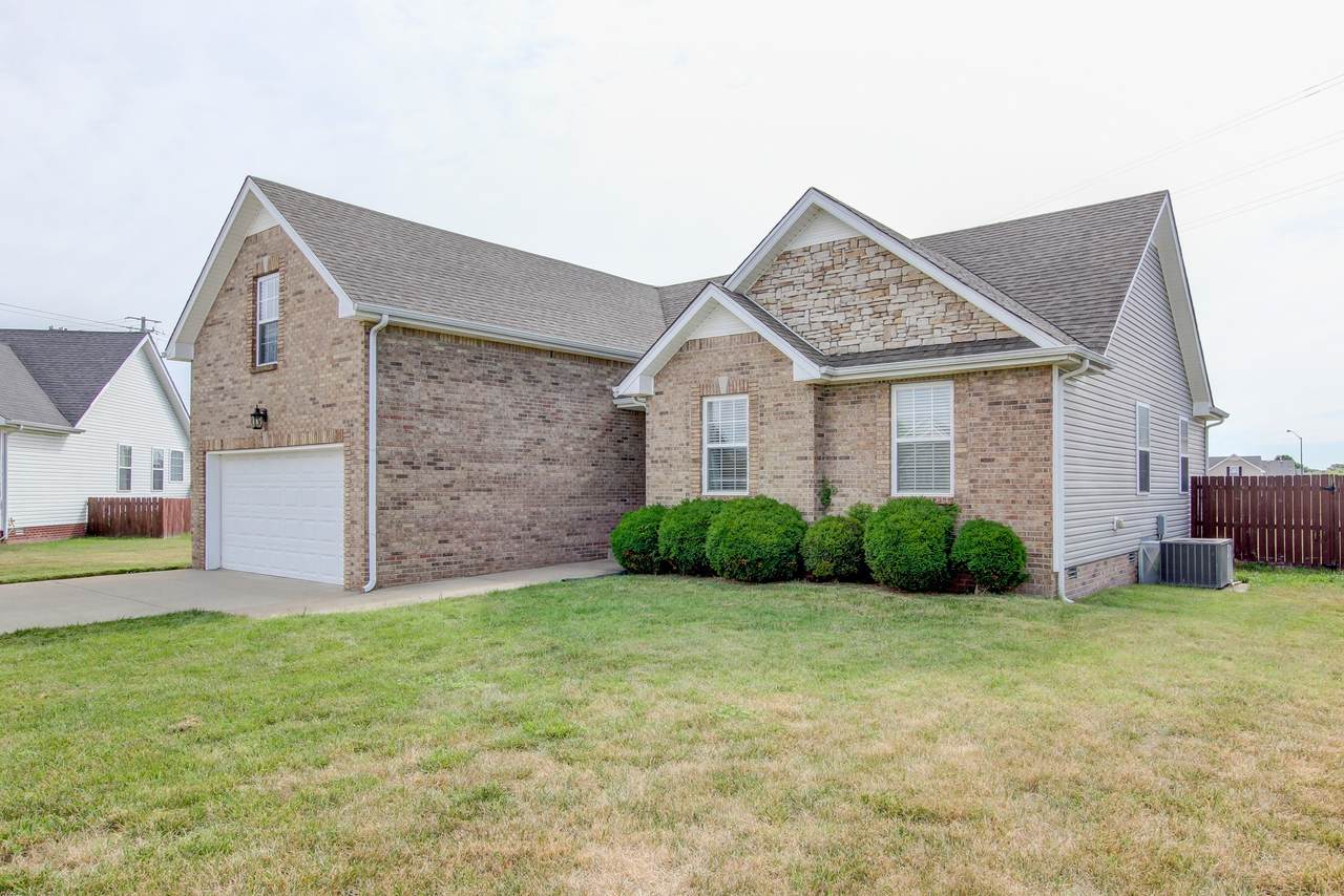 1049 Chardea Dr - Photo 1