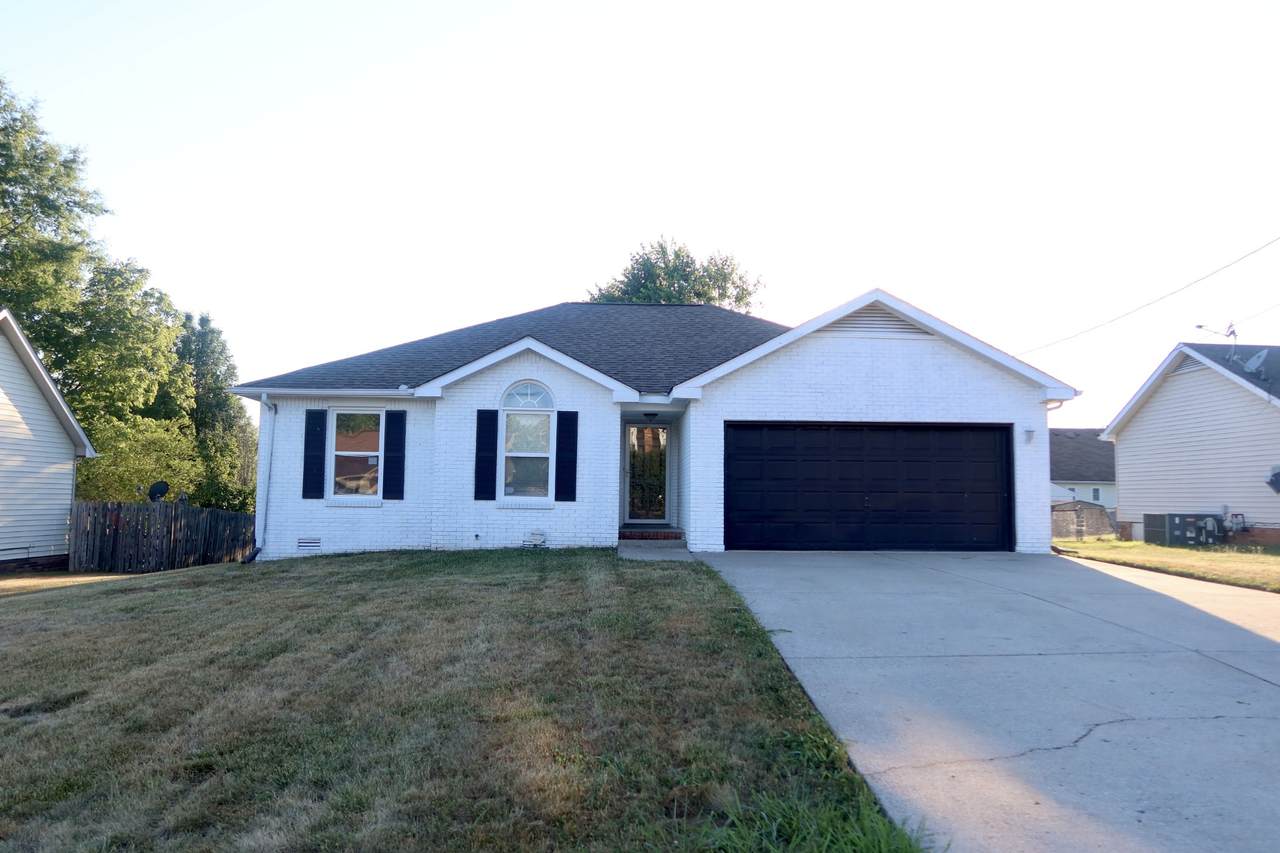 813 Iris Ln - Photo 1