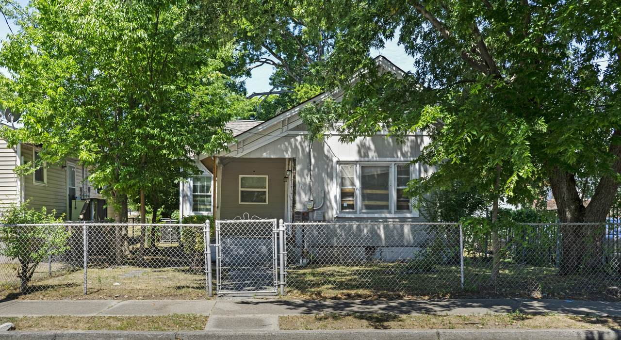 110 Lewis St - Photo 1
