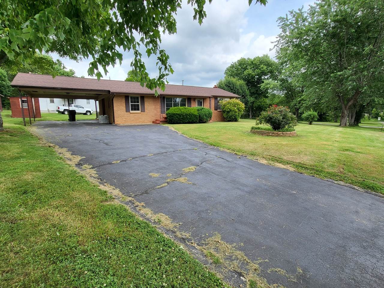 702 W 3rd Street - Photo 1