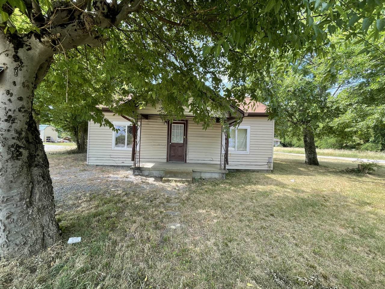 212 E Adams Ave - Photo 1