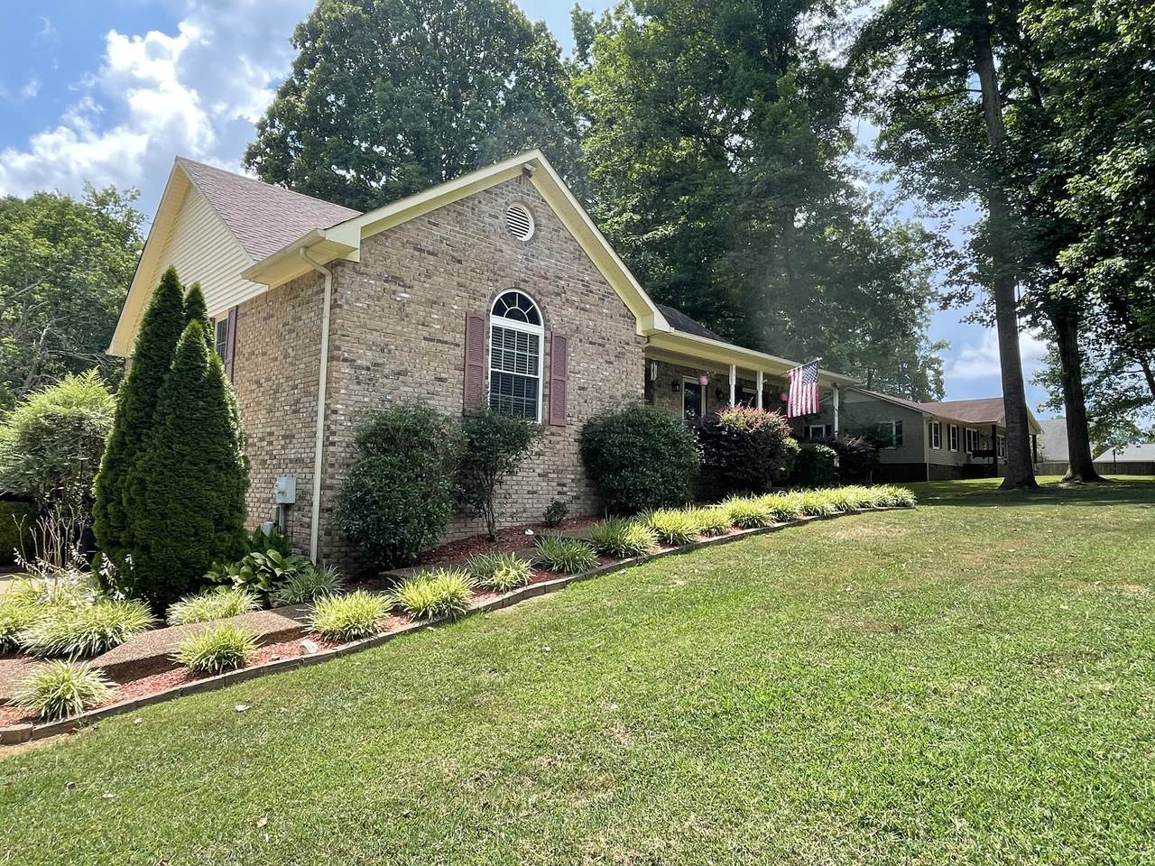 307 Forrest Ave - Photo 1