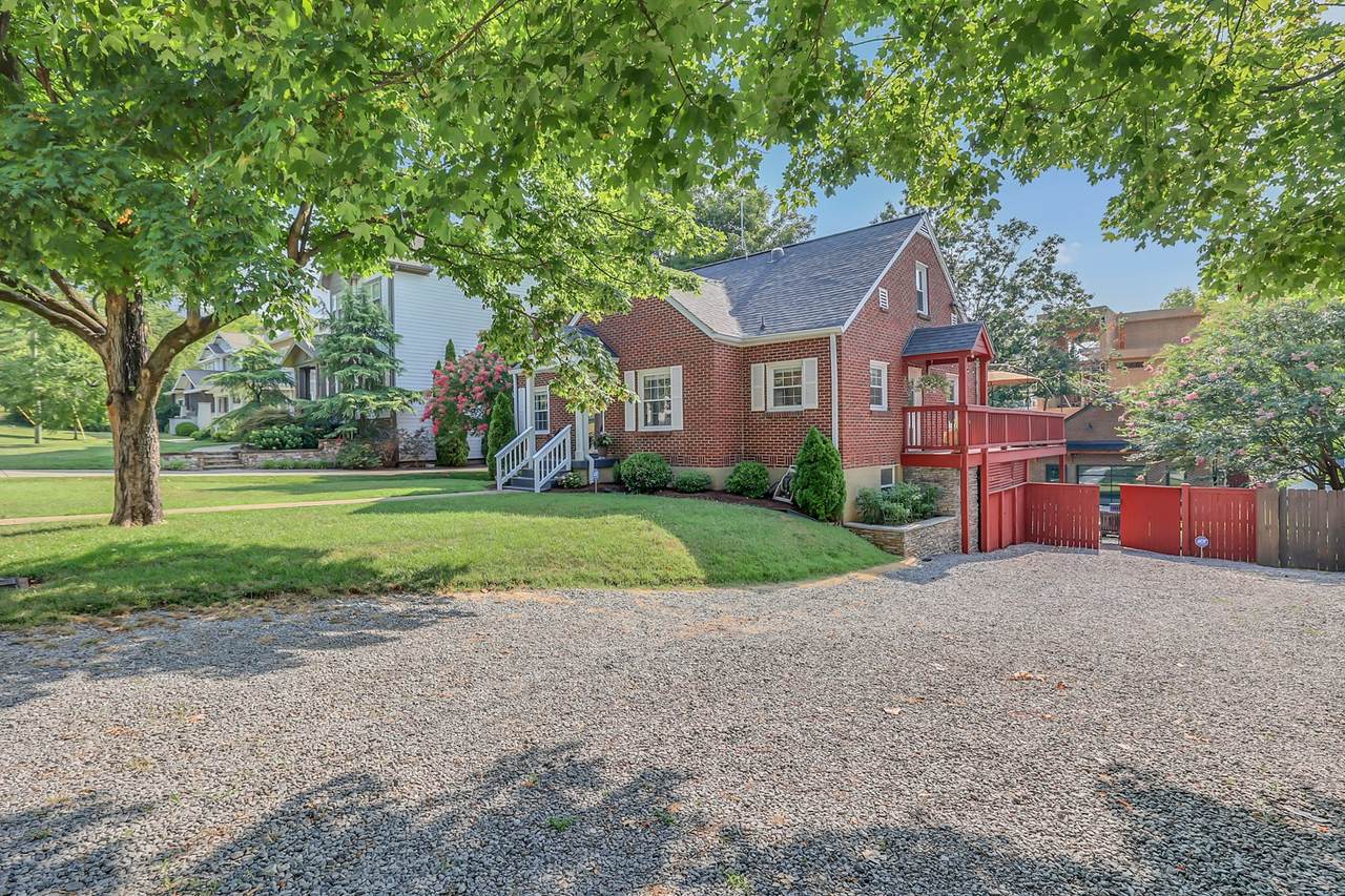 134 40th Ave - Photo 1