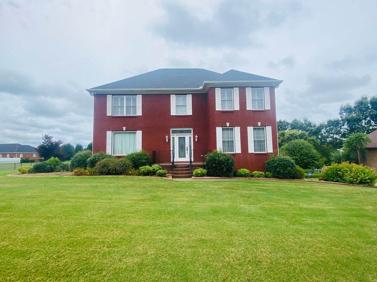 270 Bridlewood Dr - Photo 1