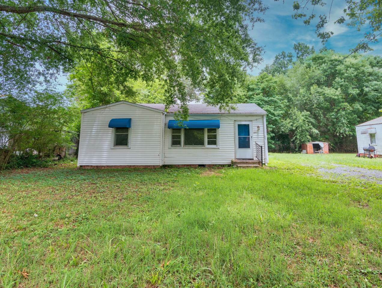 205 Gentry St - Photo 1