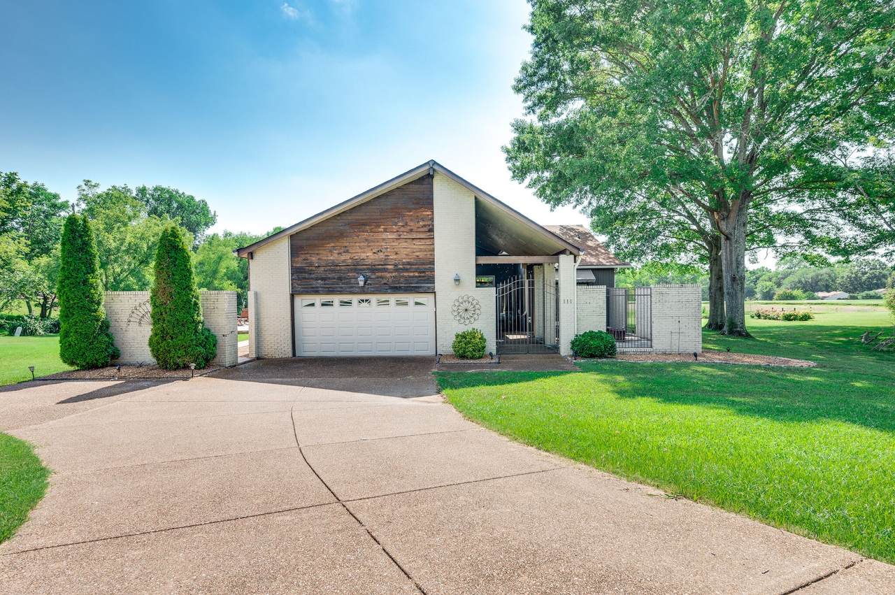 111 Pinehurst Dr - Photo 1